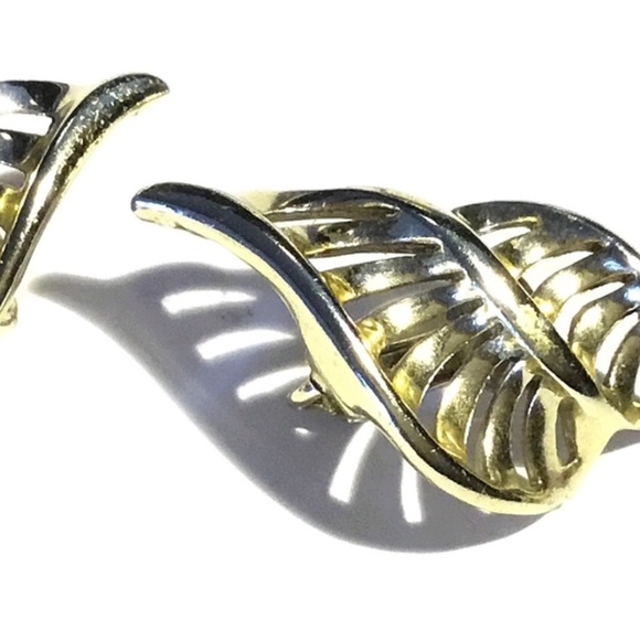 Vintage Signed Coro Modernist Gold Tone Leaf Clip Earrings - Picture 3 of 4